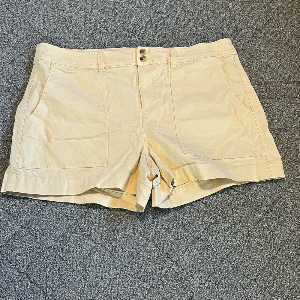 A New Day Shorts Womens Size 18 Yellow Stretch Pockets Canvas Outdoor